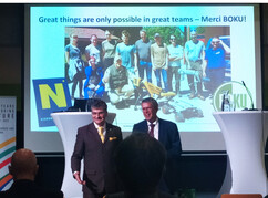 Prof. Holzinger und Prof. Stampfer, Leiter des Departments für Wald- und...