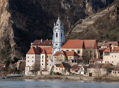 Blick auf Dürnstein vom Donauufer aus