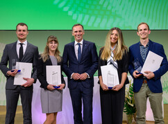 Die WZP2022 Preisträger*innen Jakob Tuna, Alina Lenzer, Claudia Kolm, Klemens...