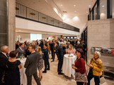 Gäste beim Empfang im Auditorium